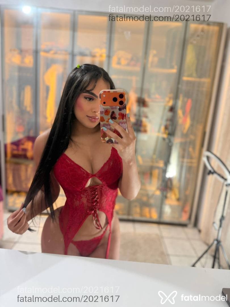 Acompanhante mulher morena (o) de olhos pretos - Ivygata