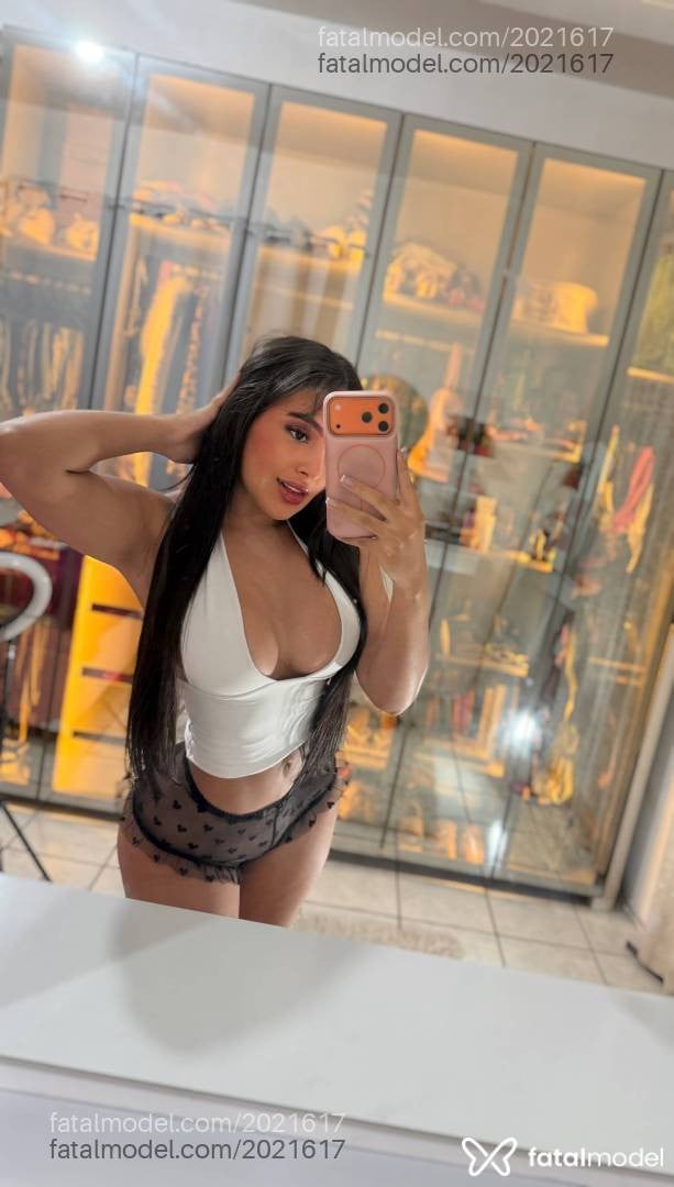 Acompanhante mulher morena (o) de olhos pretos - Ivygata