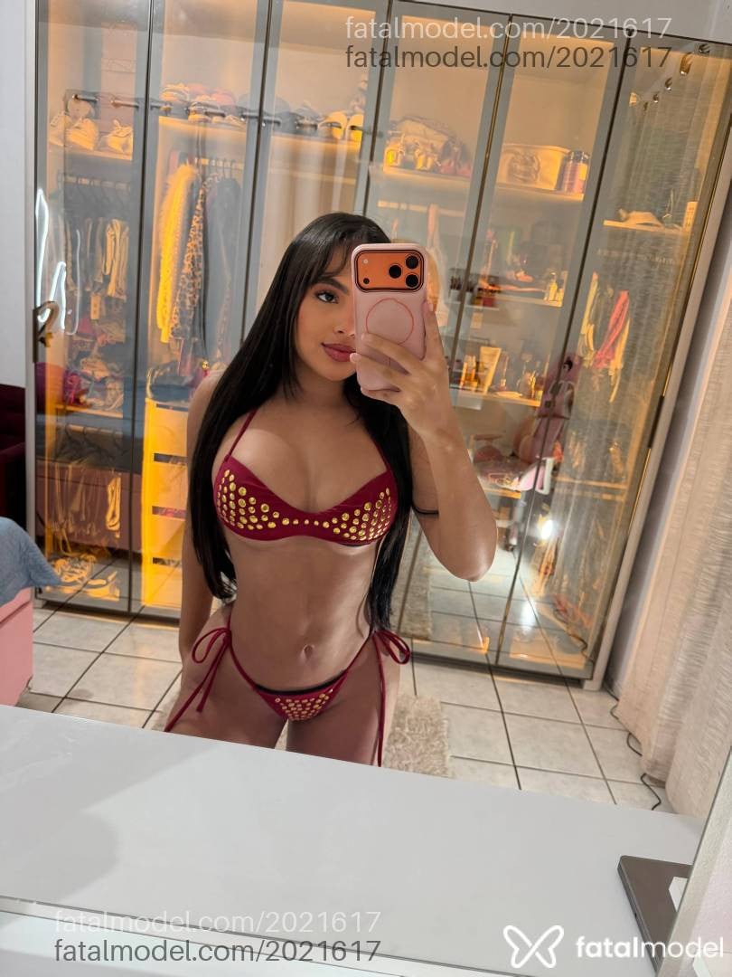 Acompanhante mulher morena (o) de olhos pretos - Ivygata