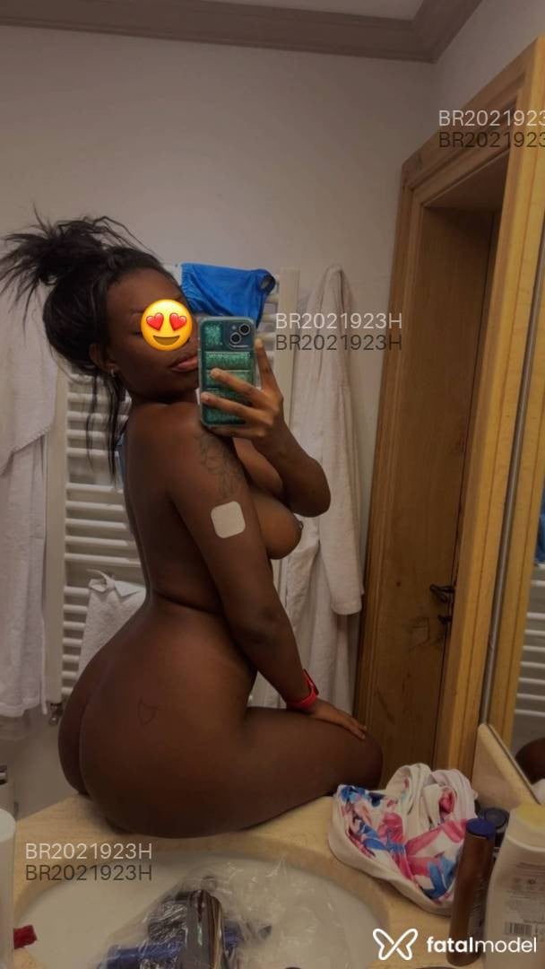 Acompanhante mulher com cabelo castanho de olhos pretos em Aparecida de Goiânia - Nycolle Albuquerqu