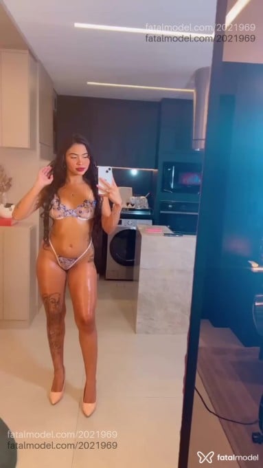 Acompanhante mulher morena (o) de olhos castanhos em Goiânia - Liz Melo