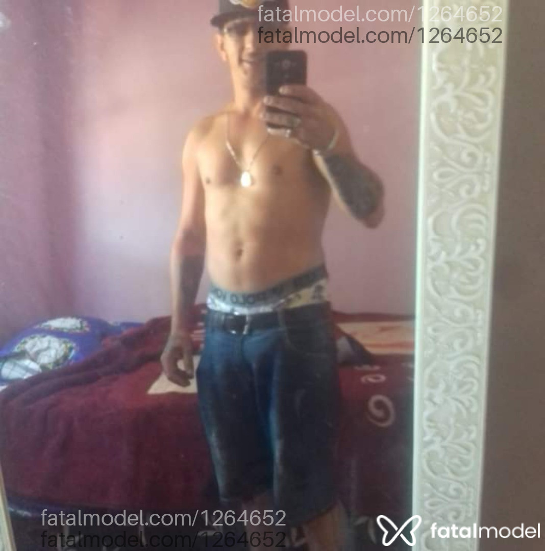 Acompanhante homem com cabelo castanho de olhos castanhos em Virtual Acompanhante homem com cabelo castanho de olhos castanhos em Virtual - Alemao