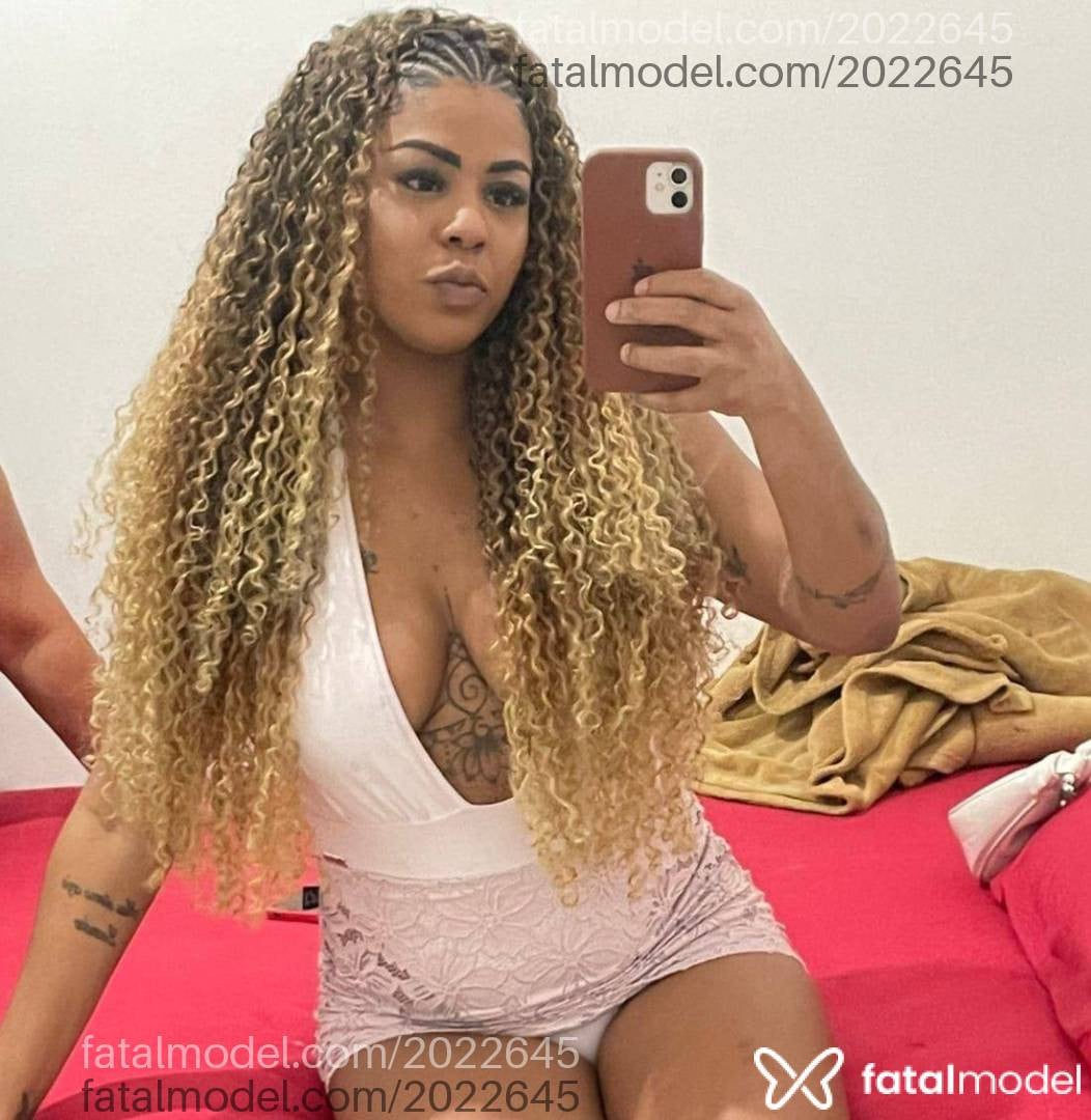 Acompanhante mulher loira (o) de olhos mel em Nova Mutum - Debora