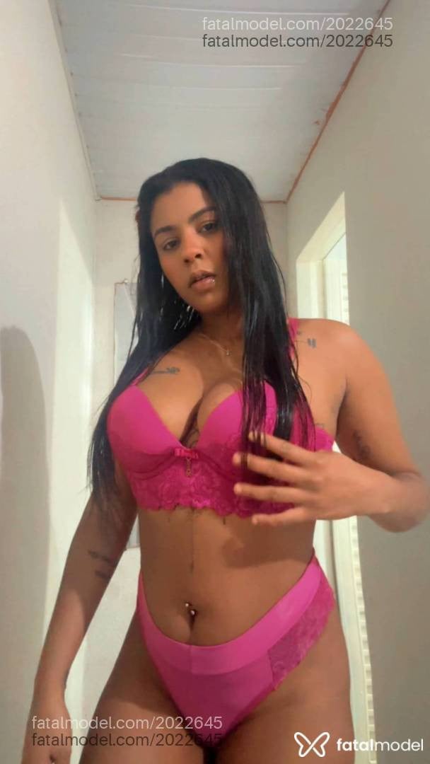 Acompanhante mulher loira (o) de olhos mel - Debora