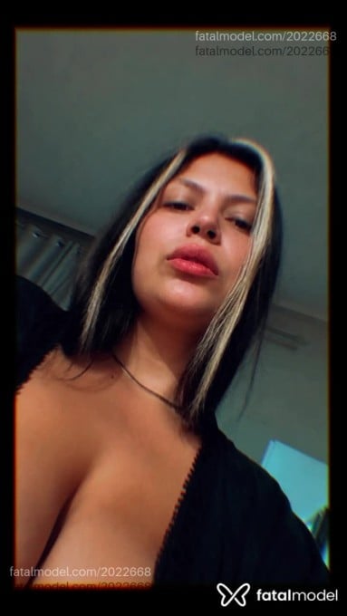 Acompanhante mulher com cabelo castanho de olhos castanhos em Rio Grande - Mia Torre