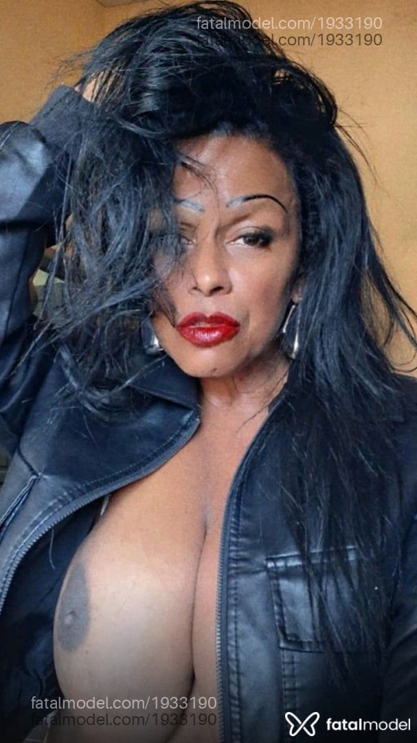 Acompanhante mulher trans morena (o) de olhos pretos em Cacoal - Valéria Silva