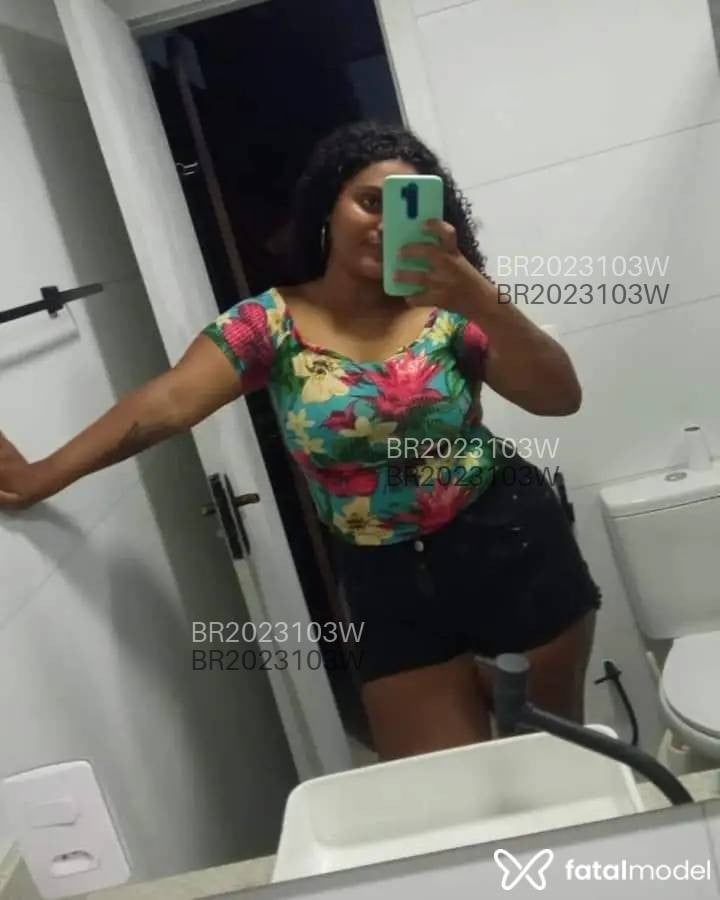 Acompanhante mulher morena (o) de olhos pretos em Armação dos Búzios - Beatriz