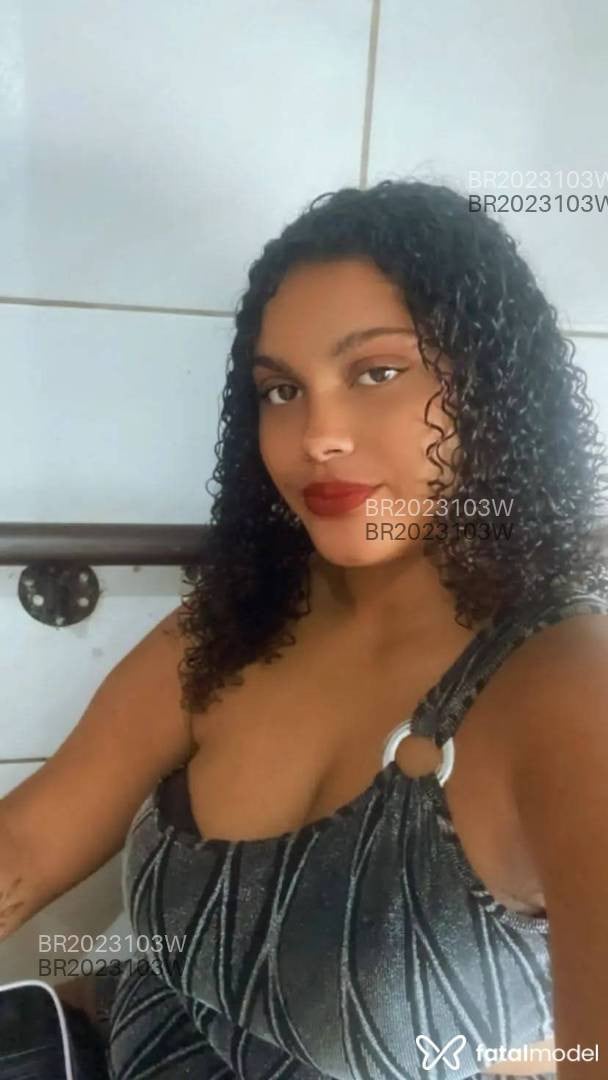 Acompanhante mulher morena (o) de olhos pretos em Armação dos Búzios - Beatriz
