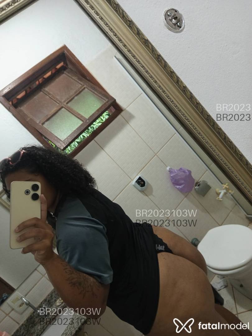 Acompanhante mulher morena (o) de olhos pretos em Armação dos Búzios - Beatriz