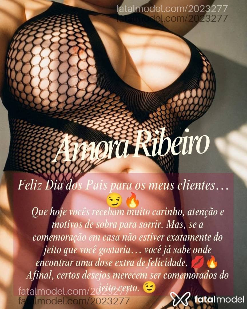 Acompanhante mulher com cabelo castanho de olhos pretos - Amora Ribeiro