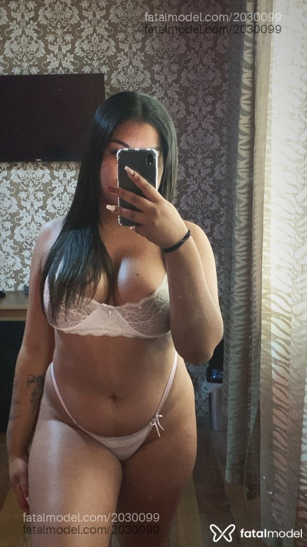 Acompanhante mulher com cabelo castanho de olhos castanhos em Porto Alegre - Vitória