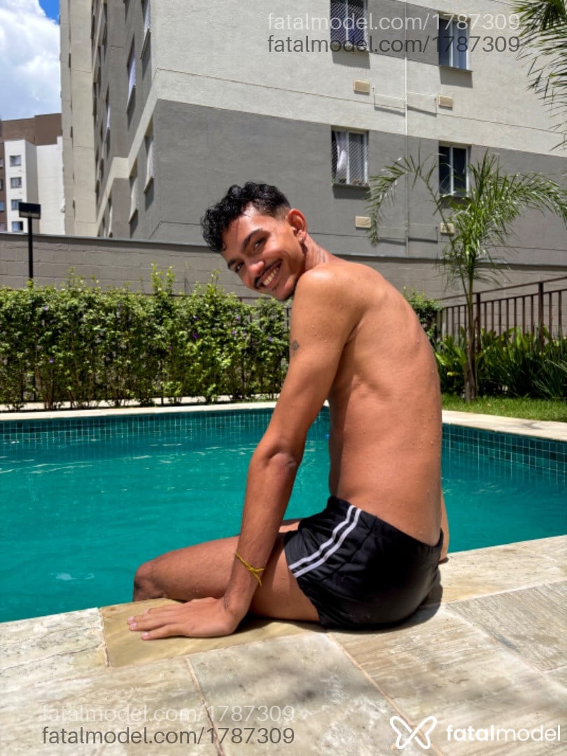 Acompanhante homem morena (o) de olhos castanhos em São Paulo - Pedro