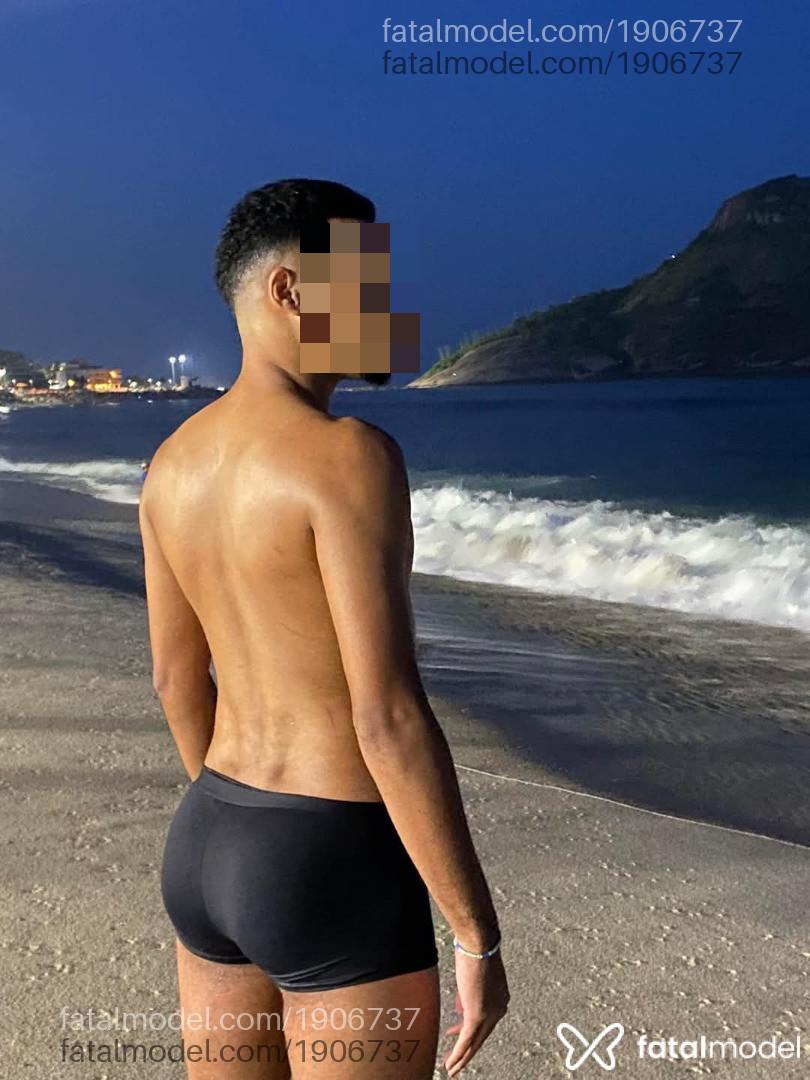 Acompanhante homem com cabelo castanho de olhos castanhos em Rio de Janeiro Acompanhante homem com cabelo castanho de olhos castanhos em Rio de Janeiro - Lucas