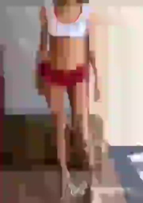 Acompanhante mulher com cabelo castanho de olhos mel - Giovana Barros Acompanhante mulher com cabelo castanho de olhos mel - Giovana Barros