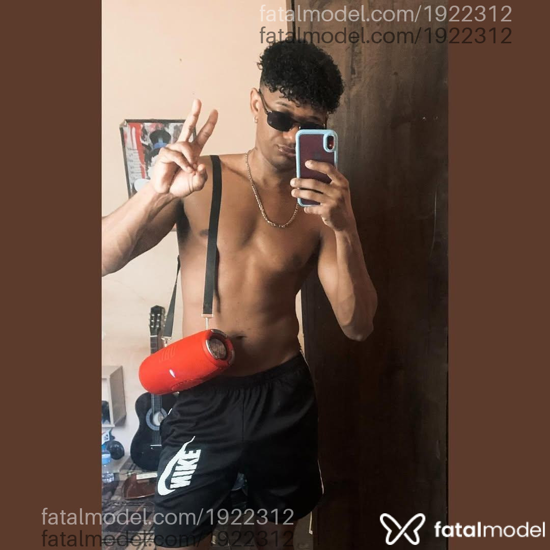 Acompanhante homem com cabelo castanho de olhos pretos em Rio de Janeiro - Luiz