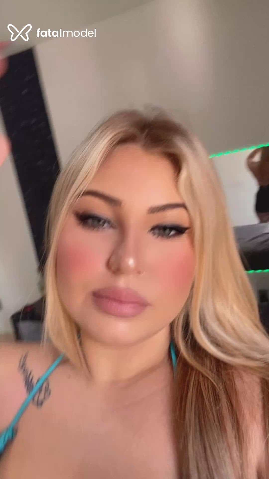 Acompanhante mulher loira (o) de olhos verdes - Manu