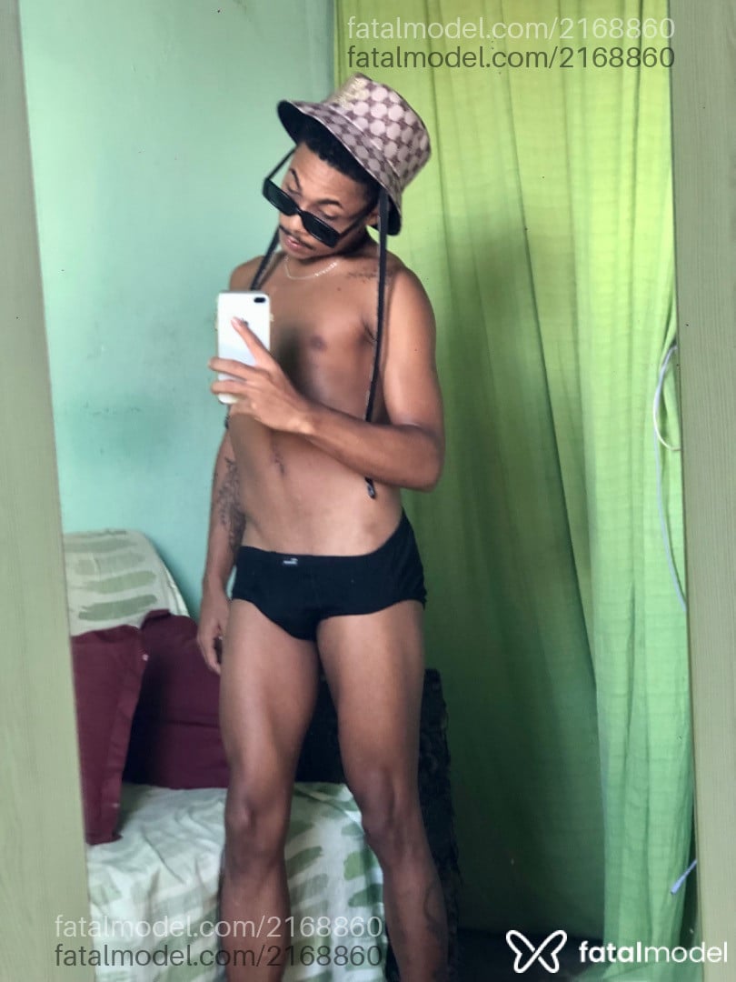Acompanhante homem morena (o) de olhos castanhos em Anicuns - Lipeprivadinho