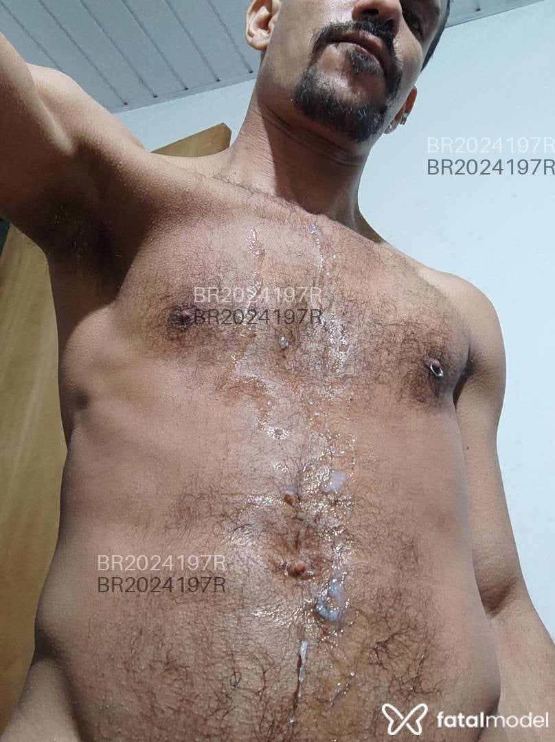 Acompanhante homem com cabelo castanho de olhos castanhos em Belo Horizonte Acompanhante homem com cabelo castanho de olhos castanhos em Belo Horizonte - Pesado