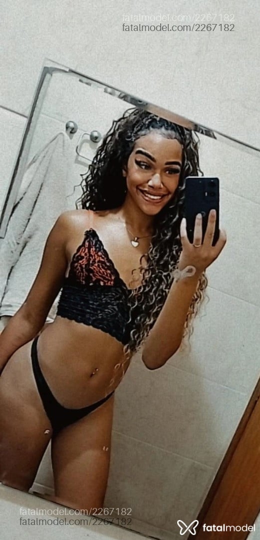 Acompanhante mulher trans morena (o) de olhos castanhos em Rio de Janeiro - Charlott Gabriela