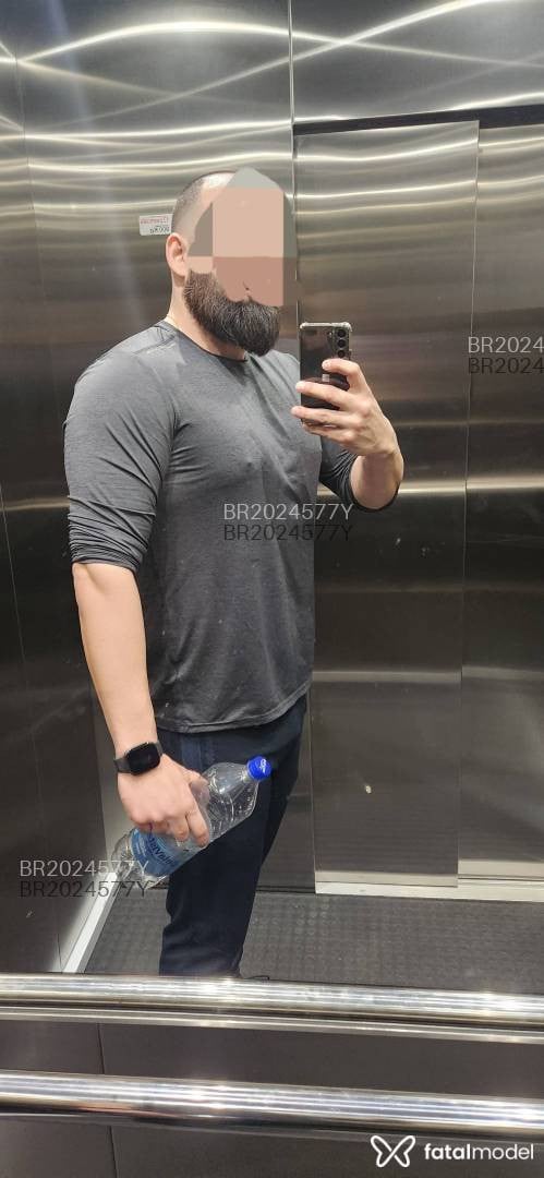 Acompanhante homem com cabelo castanho de olhos castanhos em Brasília Acompanhante homem com cabelo castanho de olhos castanhos em Brasília - Marcos Vinicius