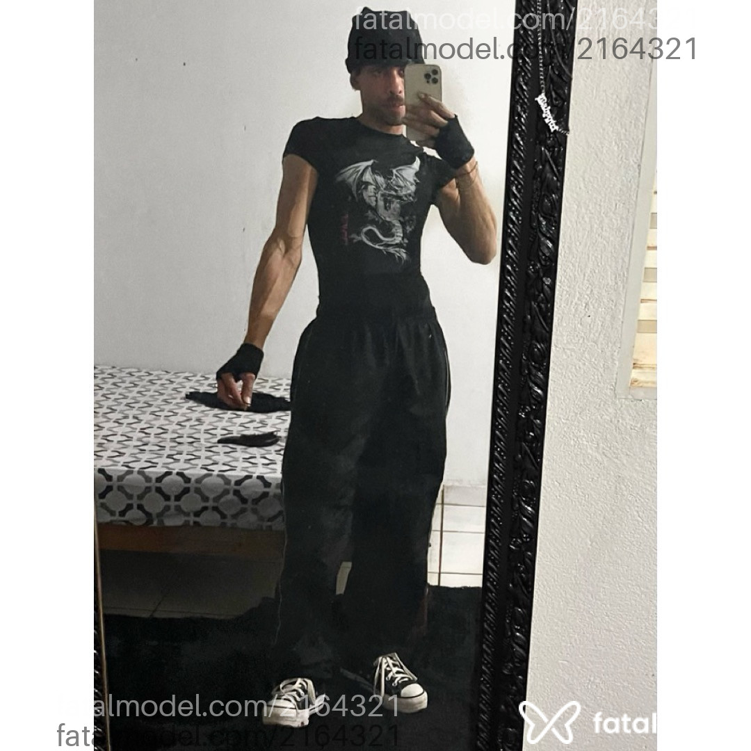 Acompanhante homem com cabelo castanho de olhos castanhos - Ottávio Acompanhante homem com cabelo castanho de olhos castanhos - Ottávio