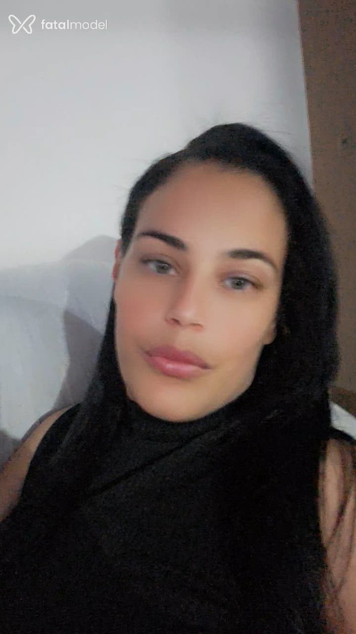 Acompanhante mulher morena (o) de olhos verdes - Lunar Acompanhante mulher morena (o) de olhos verdes - Lunar