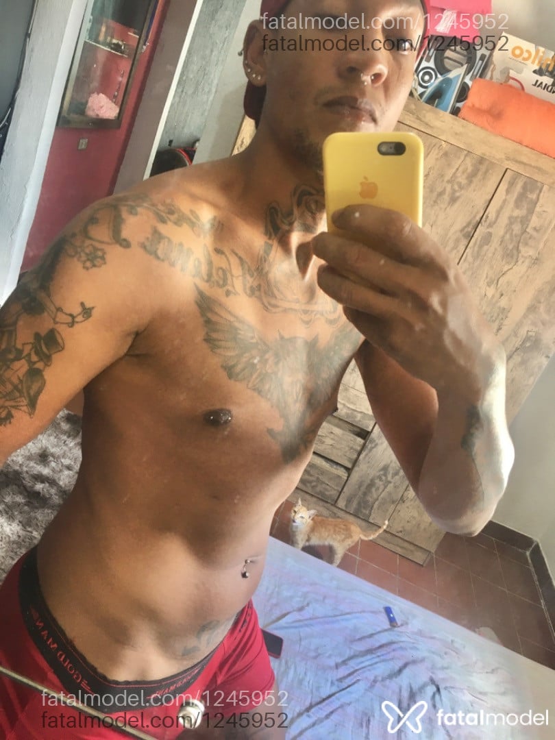 Acompanhante homem com cabelo castanho de olhos castanhos em São João da Boa Vista Acompanhante homem com cabelo castanho de olhos castanhos em São João da Boa Vista - Kayki Souza