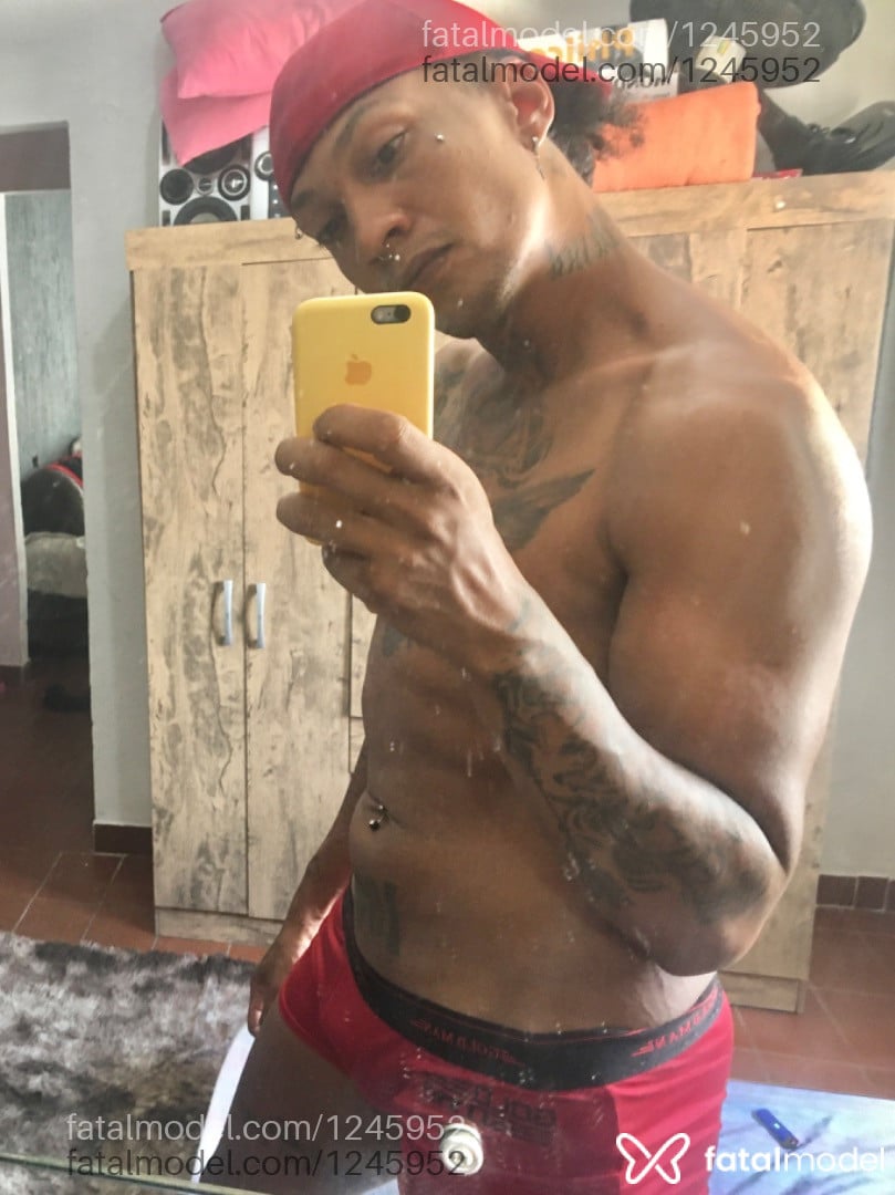 Acompanhante homem com cabelo castanho de olhos castanhos em São João da Boa Vista Acompanhante homem com cabelo castanho de olhos castanhos em São João da Boa Vista - Kayki Souza