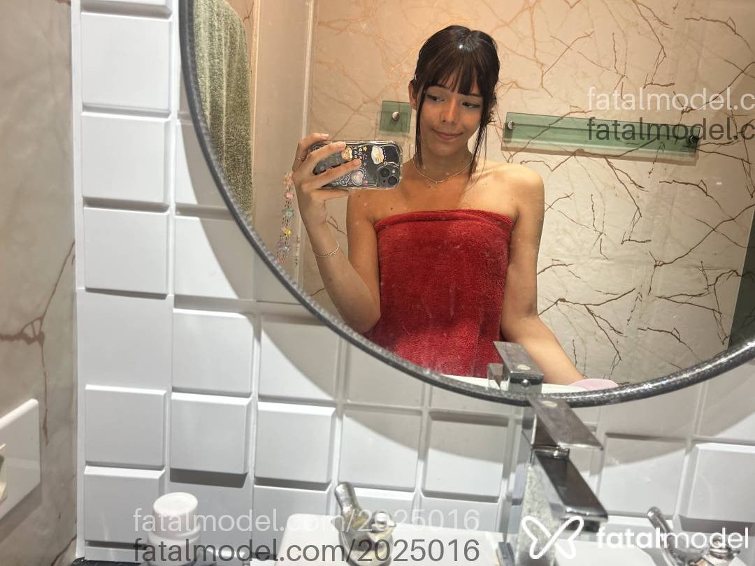 Acompanhante mulher trans com cabelo castanho de olhos castanhos em Manaus Acompanhante mulher trans com cabelo castanho de olhos castanhos em Manaus - Mia