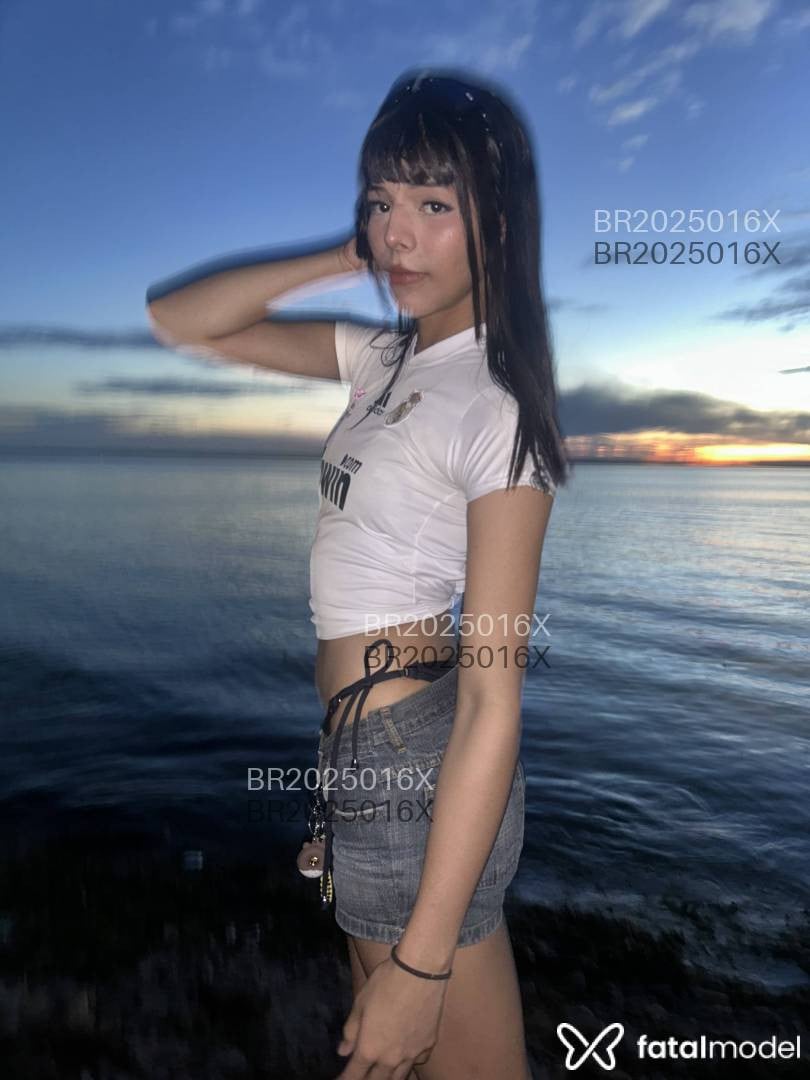 Acompanhante mulher trans com cabelo castanho de olhos castanhos em Manaus Acompanhante mulher trans com cabelo castanho de olhos castanhos em Manaus - Mia
