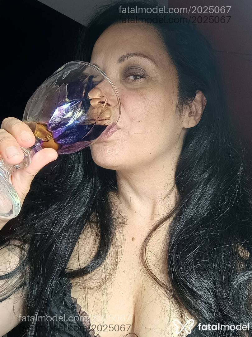 Acompanhante mulher com cabelo castanho de olhos castanhos em Virtual - Luna Lux