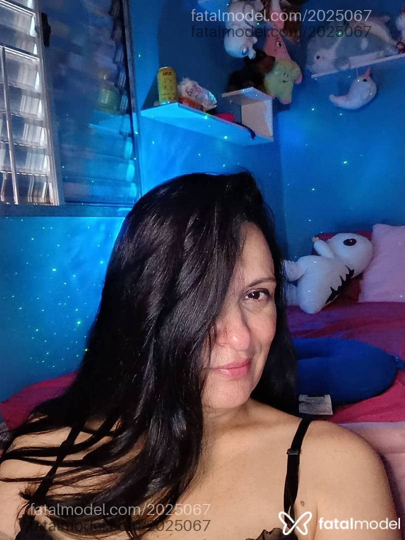 Acompanhante mulher com cabelo castanho de olhos castanhos em Virtual - Luna Lux