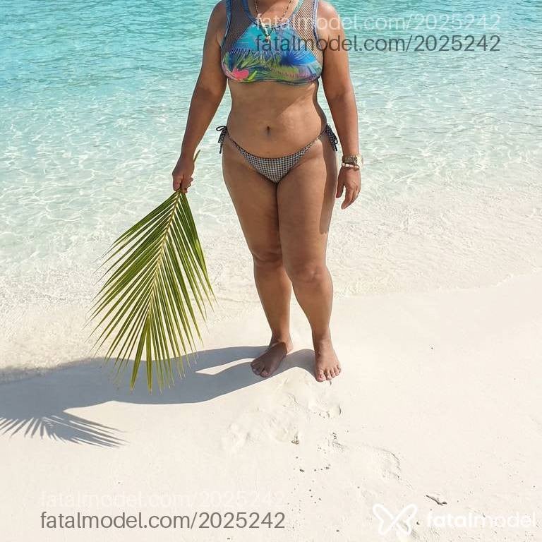 Acompanhante mulher com cabelo castanho de olhos mel - Nina Almodóvar