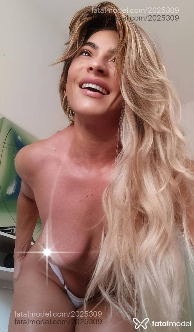 Acompanhante mulher loira (o) de olhos mel - Dani Sousa