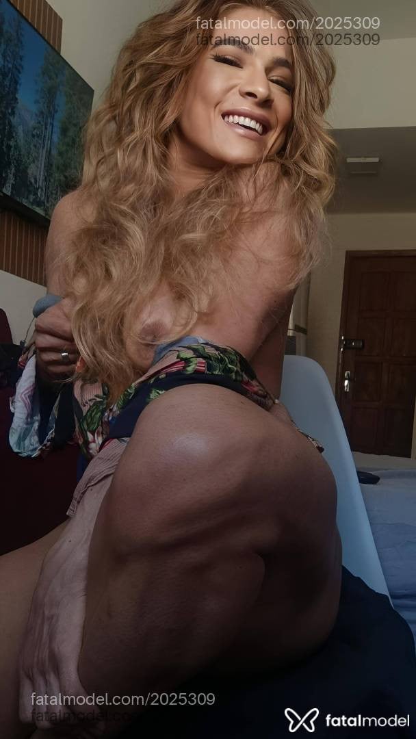 Acompanhante mulher loira (o) de olhos mel - Dani Sousa