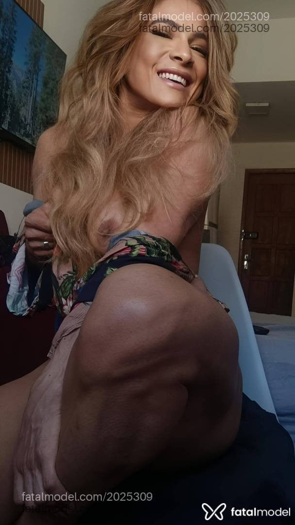 Acompanhante mulher loira (o) de olhos mel - Dani Sousa
