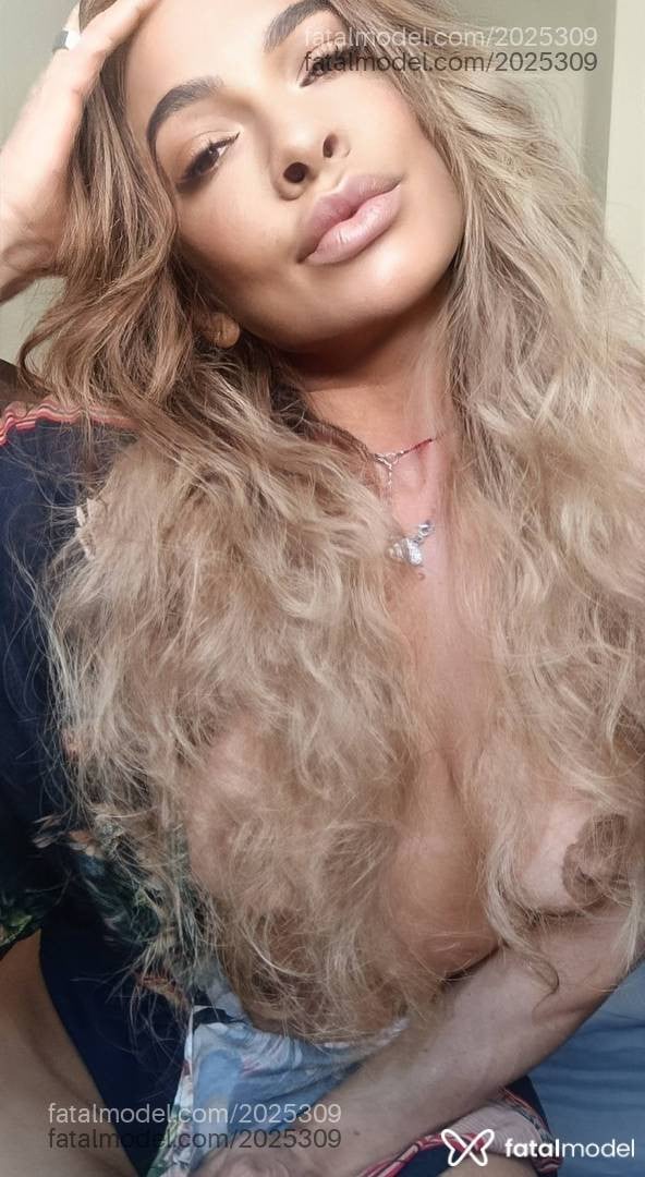 Acompanhante mulher loira (o) de olhos mel - Dani Sousa
