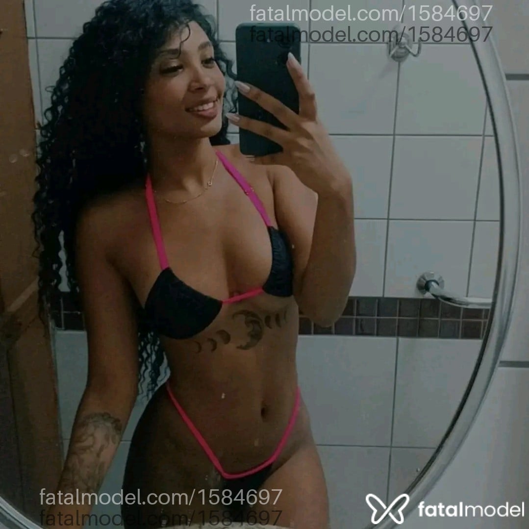 Acompanhante mulher com cabelo castanho de olhos castanhos em Balneário Camboriú - Annymello