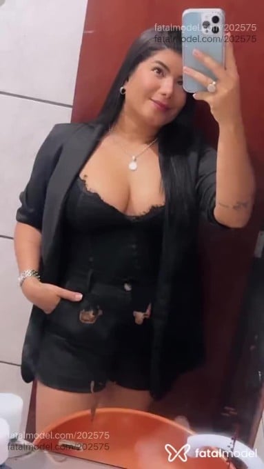Acompanhante mulher morena (o) de olhos pretos em Catalão - Camila Queiroz