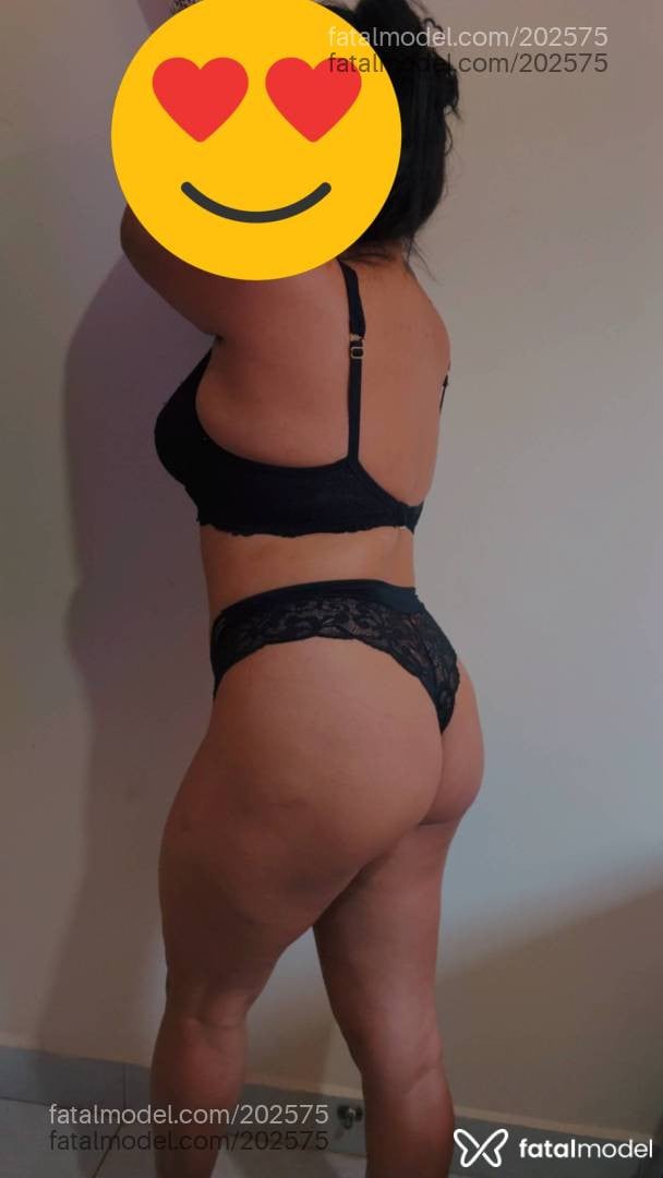 Acompanhante mulher morena (o) de olhos pretos em Catalão - Camila Queiroz