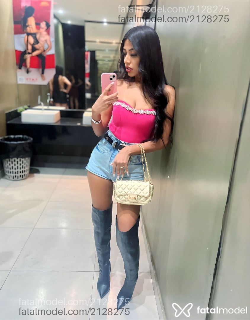 Acompanhante mulher com cabelo castanho de olhos castanhos - Mirella Acompanhante mulher com cabelo castanho de olhos castanhos - Mirella
