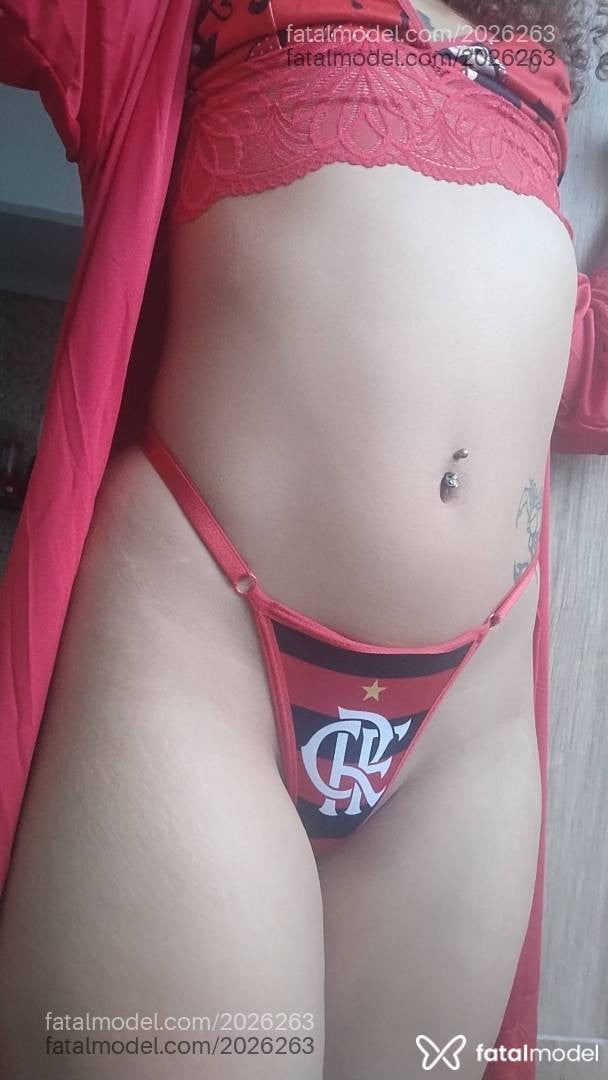 Acompanhante mulher ruiva (o) de olhos castanhos - Giulia
