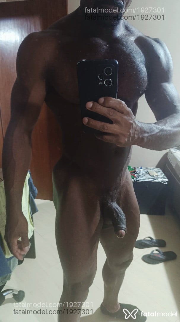Acompanhante homem sem cabelo de olhos castanhos em Novo Hamburgo - Murilo Black
