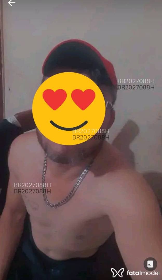 Acompanhante homem com cabelo grisalho de olhos castanhos em Novo Horizonte Acompanhante homem com cabelo grisalho de olhos castanhos em Novo Horizonte - Jhonny