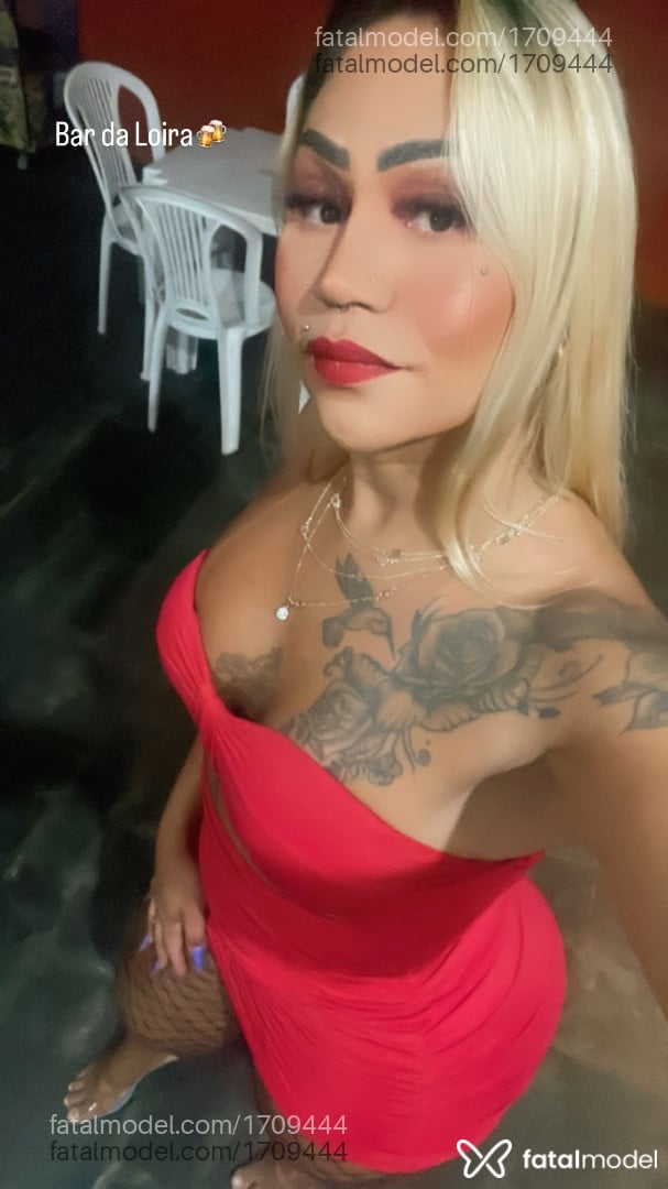 Acompanhante mulher trans loira (o) de olhos castanhos em João Monlevade - Mirella