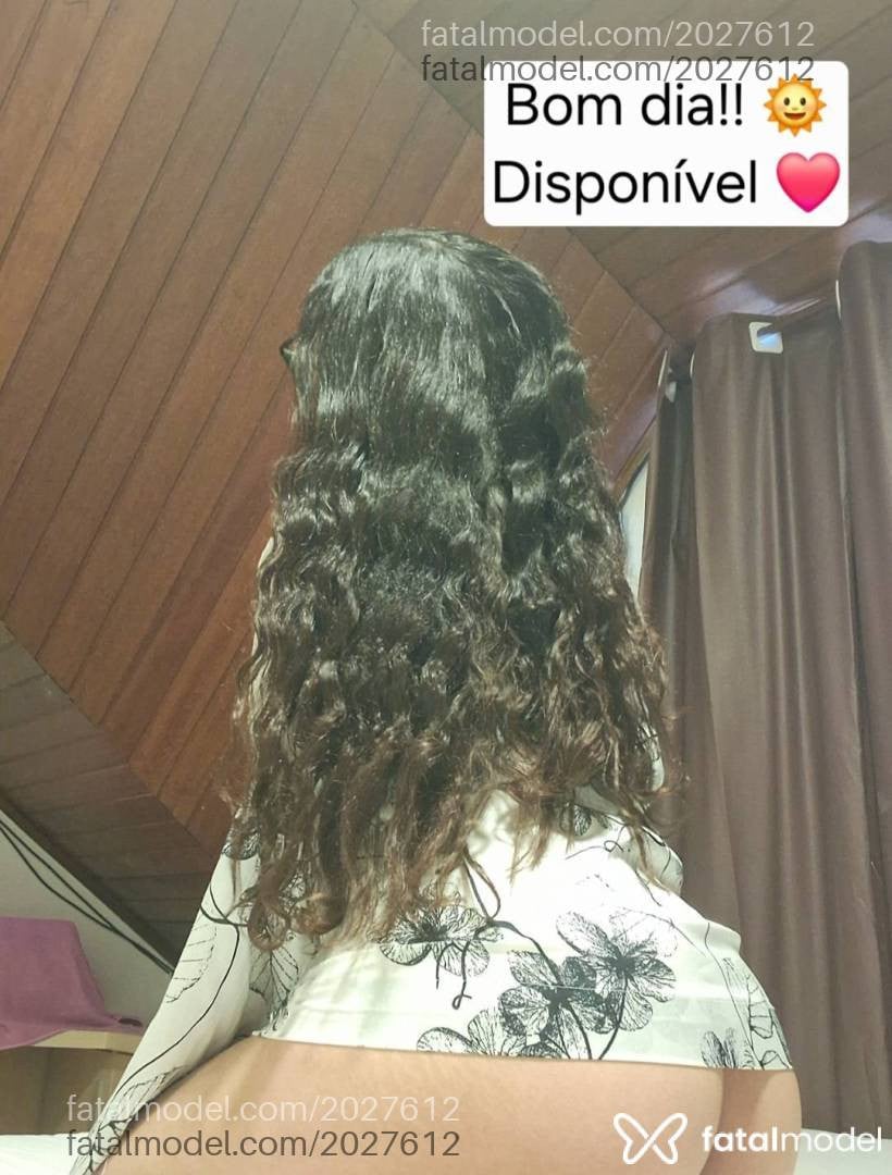 Acompanhante mulher com cabelo castanho de olhos verdes - Catarina