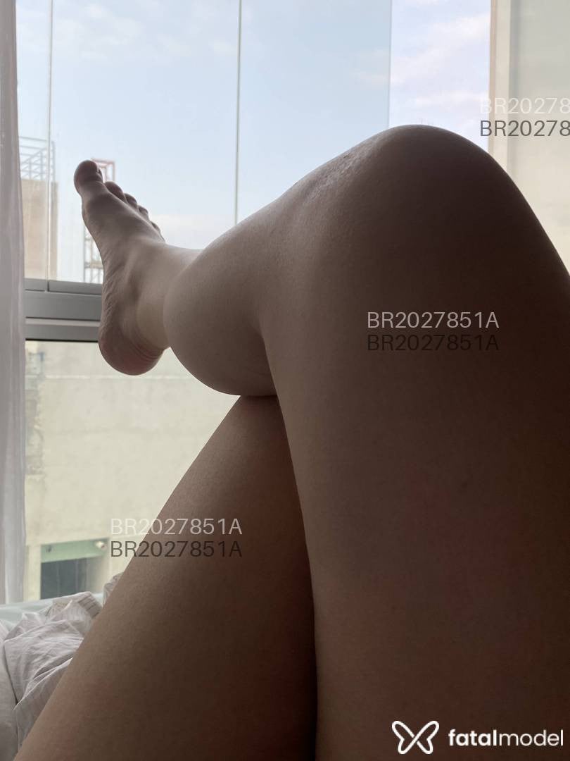 Acompanhante mulher com cabelo colorido de olhos castanhos - Tayná