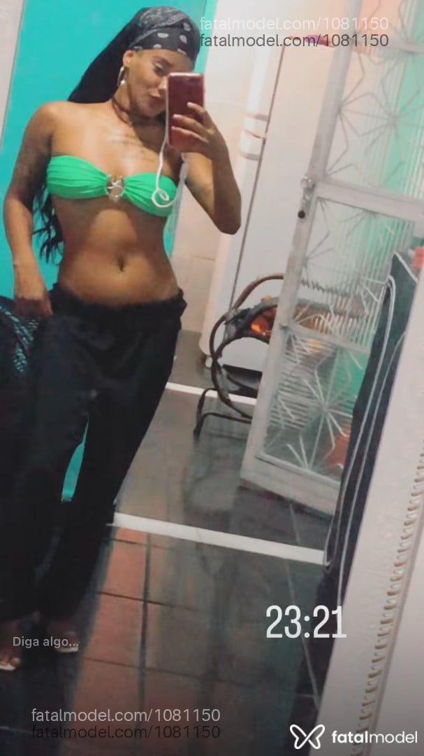 Acompanhante mulher morena (o) de olhos pretos - Esmeralda