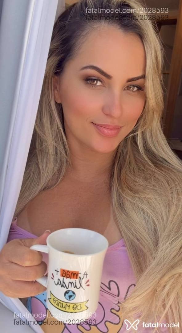 Acompanhante mulher loira (o) de olhos mel - Joana Brasão