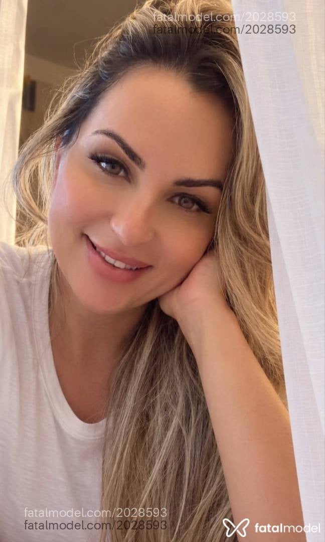 Acompanhante mulher loira (o) de olhos mel - Joana Brasão